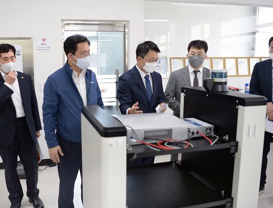 비대면 경제 견인 로봇산업, 실증·금융지원 전폭지원