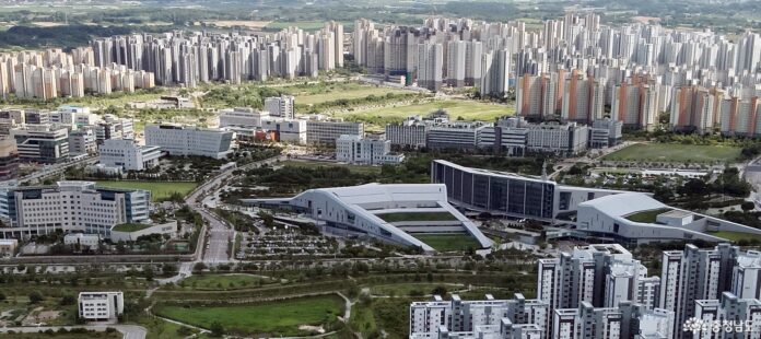 충남도청사(인구전략국_보도자료_활용)