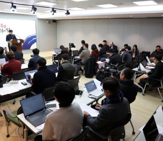 손자 돌보는 할머니에 수당 지원
